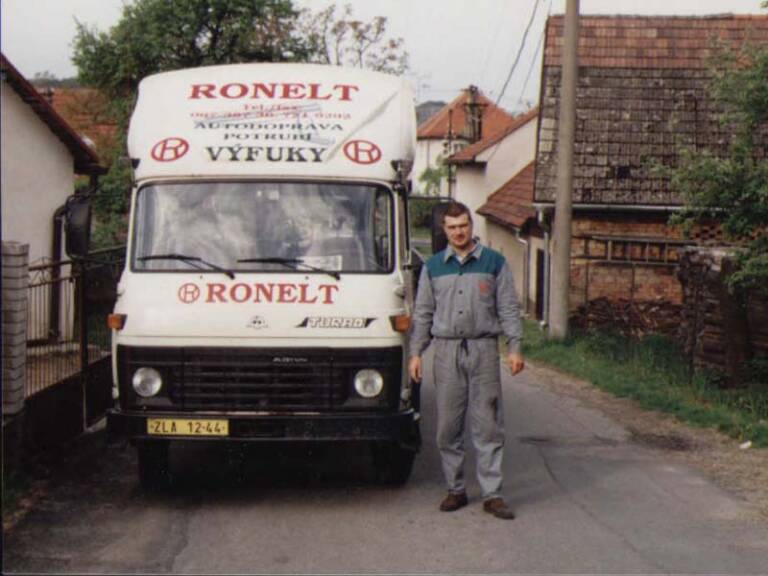 2001, nákladní vozidlo firmy